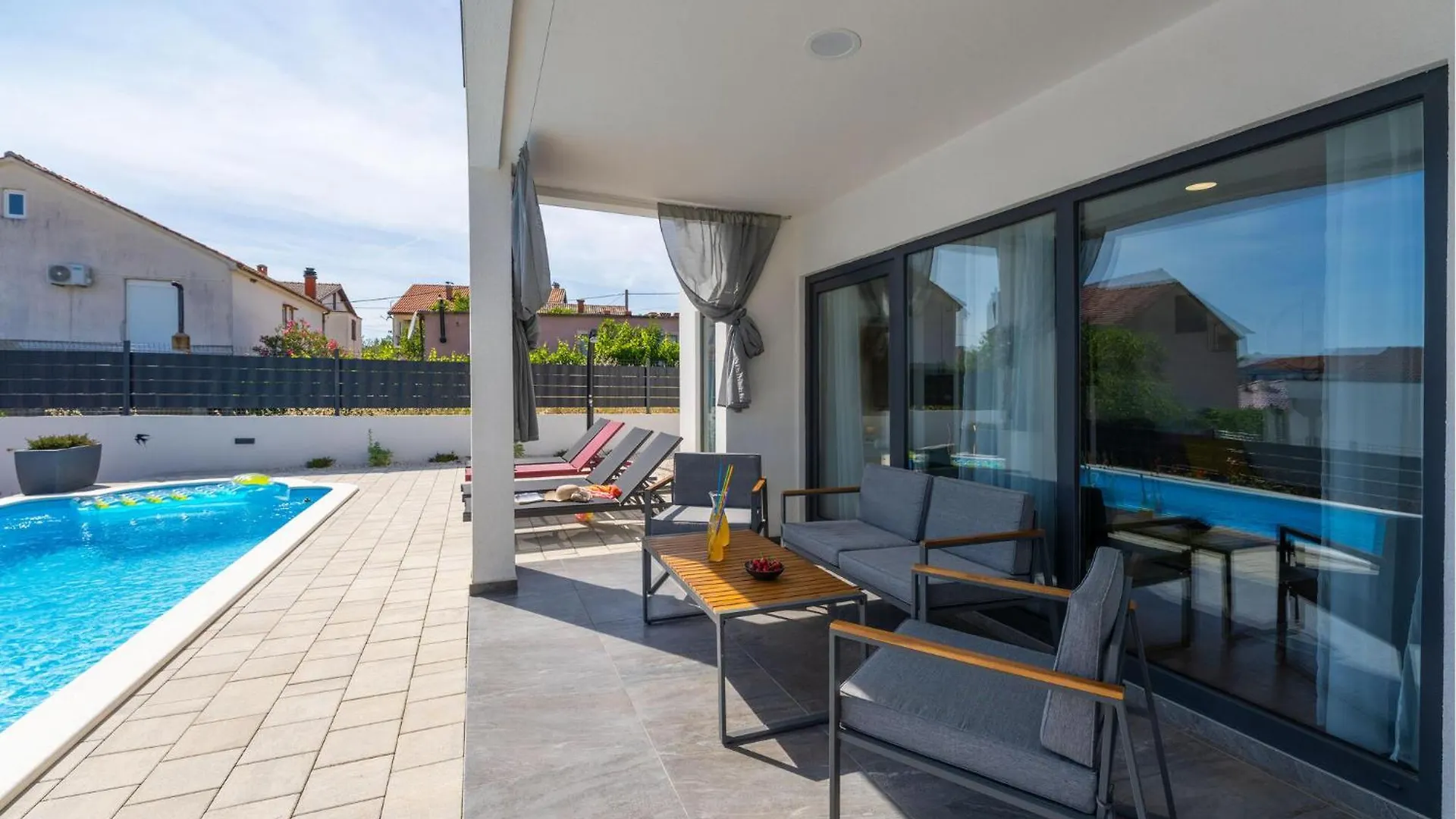 Amazing Home In Posedarje With Private Swimming Pool, Can Be Inside Or Outside Ferienhaus